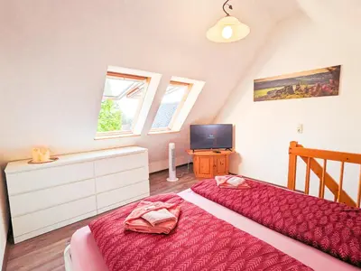 Ein Bett oder Betten in einem Zimmer der Unterkunft B7 - Urlaubsmagie Maisonette Wohnung mit Balkon