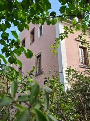 Das Gebäude in dem sich das Hotel befindet