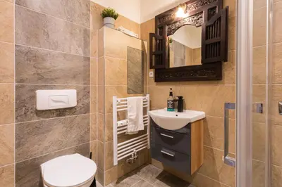 Ein Badezimmer in der Unterkunft Doppelzimmer II Gästezimmer in Unterkunft mit Gemeinschaftsbad und Gemeinschaftsküche Chemnitz