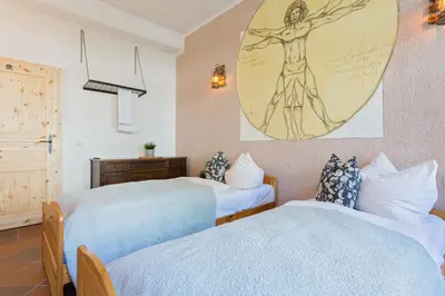 Ein Bett oder Betten in einem Zimmer der Unterkunft Doppelzimmer II Gästezimmer in Unterkunft mit Gemeinschaftsbad und Gemeinschaftsküche Chemnitz