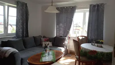 Ein Sitzbereich in der Unterkunft Ferienwohnung Finkenberg