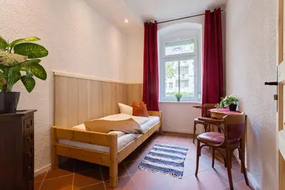 Ein Bett oder Betten in einem Zimmer der Unterkunft Gästezimmer I Einzelzimmer mit Gemeinschaftsbad und Gemeinschaftsküche Chemnitz