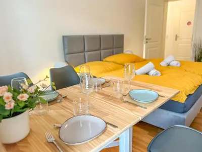 Ein Sitzbereich in der Unterkunft Pirna City Apartment 4 PERSONEN, WLAN, BALKON