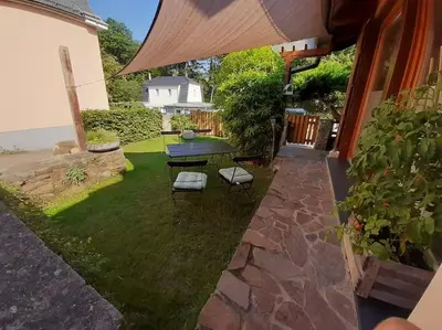 Ein Garten an der Unterkunft Kleines Ferienhaus Hoher Stein im Elbtal