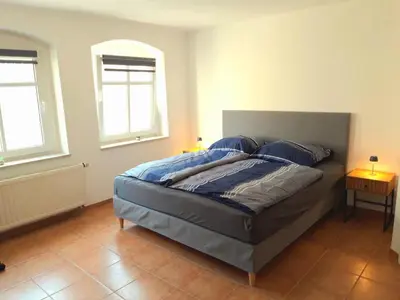 Ein Bett oder Betten in einem Zimmer der Unterkunft Seyfarthrooms - Ferienwohnung Zum Dorfladen Rathen - zentrale Lage mit direkter Anbindung an das Wanderwegenetz, moderne Inneneinrichtung