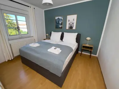 Ein Bett oder Betten in einem Zimmer der Unterkunft JINO Pirna I modern - Top Lage - Balkon