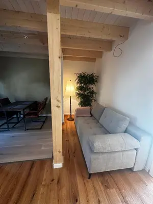 Ein Sitzbereich in der Unterkunft Ferienwohnung STENJA - made of wood