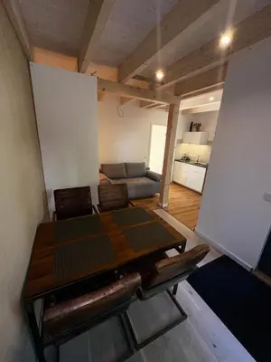 Ein Sitzbereich in der Unterkunft Ferienwohnung STENJA - made of wood