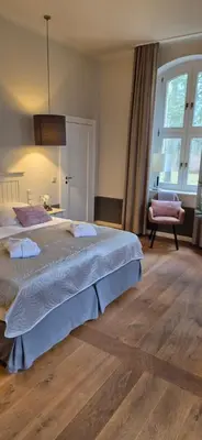 Ein Bett oder Betten in einem Zimmer der Unterkunft Schlosshotel Hohenbocka