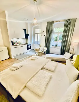 Ein Bett oder Betten in einem Zimmer der Unterkunft Modernes City-Apartment mit großer Terrasse