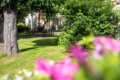 Ein Garten an der Unterkunft Hotel Lindenhof Bad Schandau