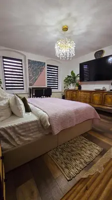 Ein Bett oder Betten in einem Zimmer der Unterkunft Cozy Pet-Friendly Apartment