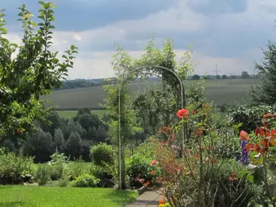 Ein Garten an der Unterkunft Wiete Lenk Comfortable holiday residence