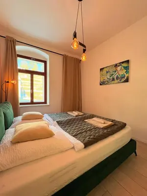 Ein Bett oder Betten in einem Zimmer der Unterkunft Palais Green Altstadt, Zentral, Porzellanmanufaktur