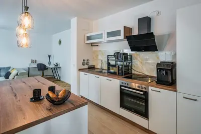 Küche/Küchenzeile in der Unterkunft Apartment am Großen Garten - Terrasse & Parkplatz -8 Personen