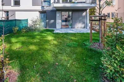 Ein Garten an der Unterkunft Apartment am Großen Garten - Terrasse & Parkplatz -8 Personen