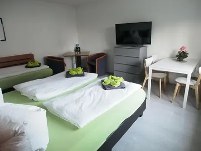 Ein Bett oder Betten in einem Zimmer der Unterkunft Gemeinschaftsapartment 8 - Ferienwohnung Ottendorf-Okrilla
