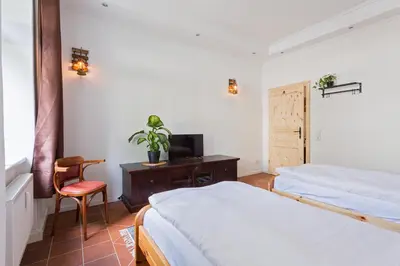 Ein Bett oder Betten in einem Zimmer der Unterkunft Doppelzimmer III Gästezimmer in Unterkunft mit Gemeinschaftsbad und Gemeinschaftsküche Chemnitz