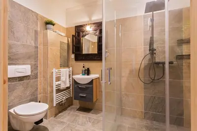 Ein Badezimmer in der Unterkunft Doppelzimmer III Gästezimmer in Unterkunft mit Gemeinschaftsbad und Gemeinschaftsküche Chemnitz