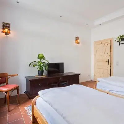 Doppelzimmer III Gästezimmer in Unterkunft mit Gemeinschaftsbad und Gemeinschaftsküche Chemnitz