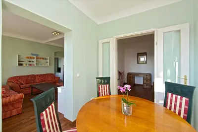 Ein Sitzbereich in der Unterkunft Ferienwohnung am Blauen Wunder