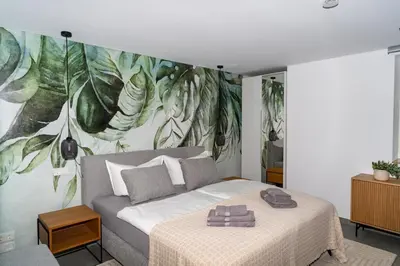 Ein Bett oder Betten in einem Zimmer der Unterkunft Oase am Tierpark exklusiv und gehobener Standard