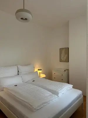 Ein Bett oder Betten in einem Zimmer der Unterkunft Charmanter Altbau