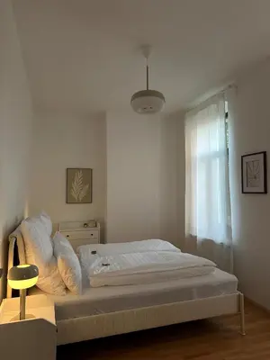 Ein Bett oder Betten in einem Zimmer der Unterkunft Charmanter Altbau
