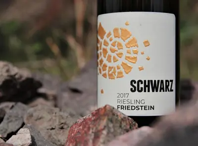 Ein Zertifikat, Auszeichnung, Logo oder anderes Dokument, das in der Unterkunft Weingut Martin Schwarz ausgestellt ist