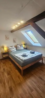 Ein Bett oder Betten in einem Zimmer der Unterkunft FeWo Wittig am Kulturbahnhof 2