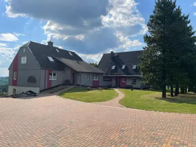 Das Gebäude in dem sich die Ferienwohnung befindet