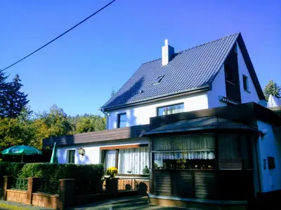 Das Gebäude in dem sich die Ferienwohnung befindet