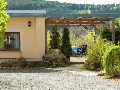 Das Gebäude in dem sich das Ferienhaus befindet