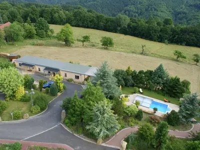 Der Swimmingpool an oder in der Nähe von Gemütliches Ferienhaus in Sebnitz