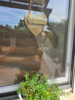 Ein Garten an der Unterkunft Gästewohnung Elbblick - Reinkommen, Wohlfühlen und den Ausblick genießen
