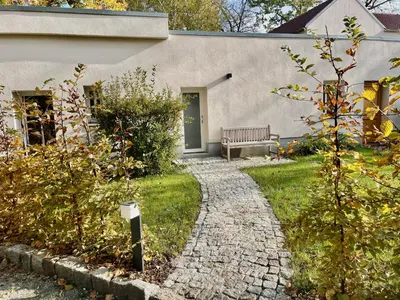 Ein Garten an der Unterkunft Niemtscher Lodge am See