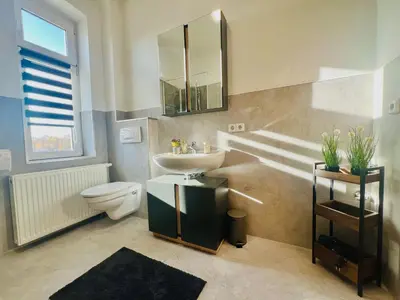 Ein Badezimmer in der Unterkunft Komfortable Ferienwohnung im Stadtzentrum und Seenähe