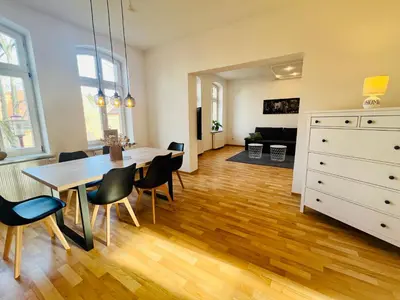 Ein Sitzbereich in der Unterkunft Komfortable Ferienwohnung im Stadtzentrum und Seenähe
