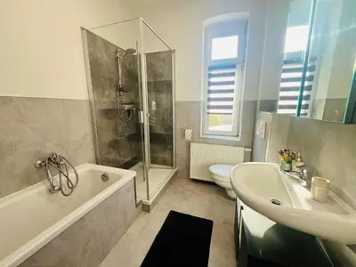 Ein Badezimmer in der Unterkunft Komfortable Ferienwohnung im Stadtzentrum und Seenähe