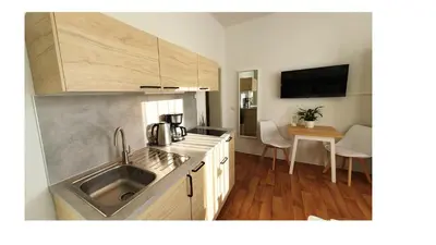 Küche/Küchenzeile in der Unterkunft Good Stay Aparthotel mit kostenlosen Parkplätzen