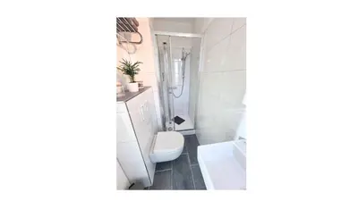 Ein Badezimmer in der Unterkunft Good Stay Aparthotel mit kostenlosen Parkplätzen