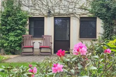 Ein Garten an der Unterkunft NEU! Ferienwohnung Bannewitz