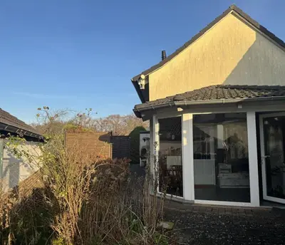 Das Gebäude in dem sich das Ferienhaus befindet