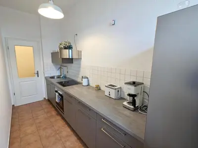 Küche/Küchenzeile in der Unterkunft Helles Geräumiges Appartement - 10 Min zur Neustadt - Privatparkplatz