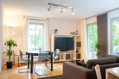 TV/Unterhaltungsangebot in der Unterkunft Wohnglück mit Balkon im Preußischen Viertel