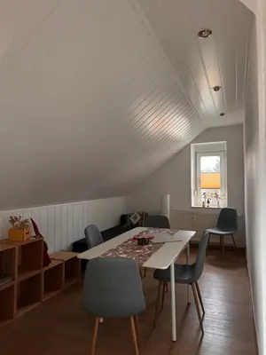 Ein Sitzbereich in der Unterkunft Einfamilienhaus unterm Dach