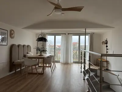 Ein Sitzbereich in der Unterkunft ApartNaest Radeberg - vollausgestattete 1 - bis 4-Zimmer Apartments l 24h Zugang per Code l Check-in Anleitung über Posteingang l Parkplatz auf Anfrage l Frühstück optional