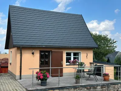 Das Gebäude in dem sich das Ferienhaus befindet