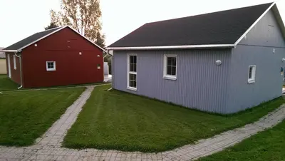 Das Gebäude in dem sich das Ferienhaus befindet
