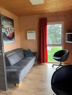 Ein Sitzbereich in der Unterkunft Feriensiedlung am Bierwiesenteich